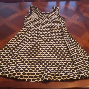 Medium sleeveless blue and white dress